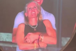 全美國(guó)都在吃瓜??！不講足球：已婚科技大佬偷情女下屬被抓包