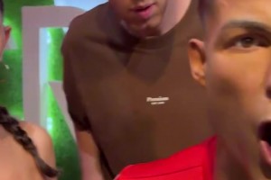 憋這么久也挺難吧！美女網(wǎng)紅與C羅蠟像的通靈時(shí)刻！