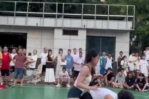 在野球場(chǎng)全力以赴地進(jìn)攻，才是對(duì)女生最大的尊重??????