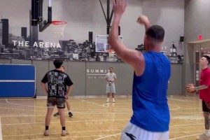 ??不愧是歷史級(jí)射手??克萊在紐約訓(xùn)練中連續(xù)投進(jìn)72記三分！