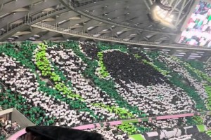 亞洲頂級(jí)??，現(xiàn)場實(shí)拍環(huán)工體四面看臺(tái)巨型TIFO震撼無比