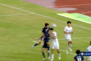 現(xiàn)場實(shí)拍：申花外援阿蘇埃敲山震虎破門，工體現(xiàn)場一片嘩然