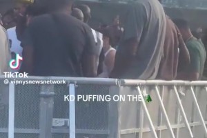 休賽期的杜蘭特，這小煙抽的全是松弛感?