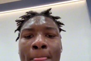 ??湖人新秀阿杜·蒂耶羅，親吻籃筐，這彈跳牛！??