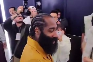 臥槽？！??杰倫-布朗女友的著裝這么大膽，竟然……