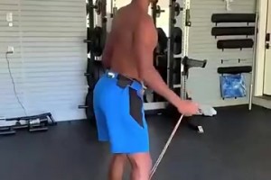 路還長！施羅德打爆國內(nèi)三大頂級后衛(wèi)，球帶過半場都吃力...