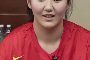 最想和詹姆斯一起訓練！原來張子宇也是詹蜜?。??