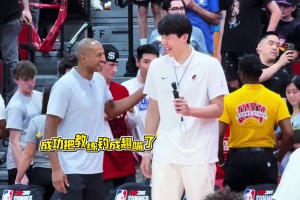 今天是攝影師小楊！看來楊瀚森的社牛屬性已經(jīng)完全爆發(fā)了??