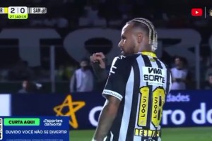 內(nèi)馬爾示意對(duì)手球迷閉嘴！做手勢(shì)嘲諷對(duì)方是支小球隊(duì)??