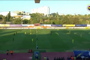 莫德里奇毫無疑問受到了巴薩球員的尊敬，哪怕他朝著德容呲水??