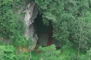 冬暖夏涼 這是一個被央視點名的貴州天然山洞籃球場