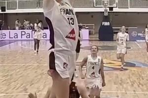 女生也能飛！U18歐錦賽法國女球員上演搶斷暴扣??????