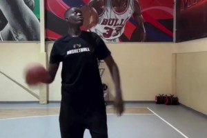 NBA現(xiàn)役球星打球真不開玩笑的！蒙克中國行秀各種操作征服球迷