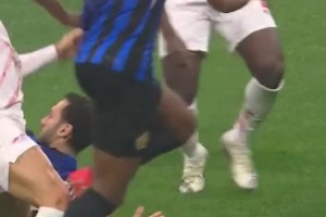 國米官推：“泥頭車”越是泥濘，沖擊力越強(qiáng)??