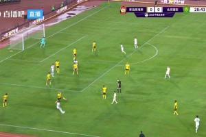 王剛上半場23分鐘已叉腰??，解說：畢竟36歲了，已經(jīng)有點撐著了