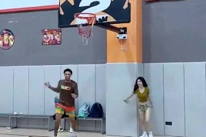 有一說一，小姐姐這球打得相當可以了，球技不賴！