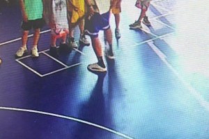 現(xiàn)在的小學生這么猛嗎，都敢當眾脫老師的褲子了??????