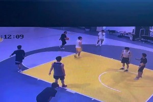 網(wǎng)友曬監(jiān)控：搶籃板隊友受傷 要我賠五六萬手術(shù)費 我有責(zé)任嗎？