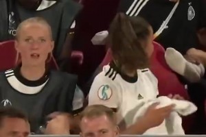 什么叫有錢人?當(dāng)年C羅支付2150萬(wàn)美元罰款后，淡定走出法庭