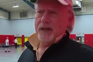 老年皮劃艇！網(wǎng)友惡搞：下賽季的洛杉磯快船……