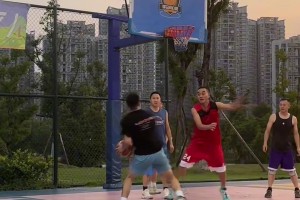 太秀了！塞維利亞球員巴代踩單車戲耍進(jìn)球??