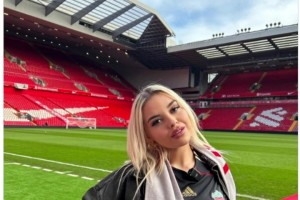 利物浦成人女博主：誰(shuí)拿到了第一場(chǎng)比賽的票？我愿意做任何事??