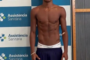 亞馬爾這身材肌肉線(xiàn)條明顯，就是能不能把褲子穿好??