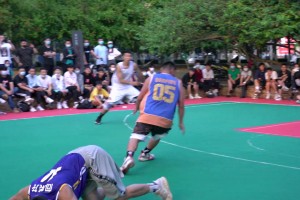 古典分衛(wèi)打法！國產(chǎn)科蜜1v1大戰(zhàn)國產(chǎn)喬蜜 后仰跳投美如畫！