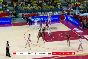 對手給得對抗真的足啊，余嘉豪背打都很難頂開對手！