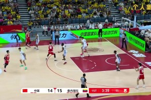 中國男籃最亮眼的球員！王俊杰獨(dú)得16分，打球風(fēng)格獨(dú)樹一幟！