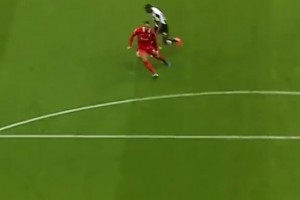 頻率太快了！英超官推：伊薩克曾讓范迪克摸不著頭腦??