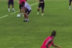 人到球到！只需要五腳傳球就打穿防守！巔峰MSN華麗的配合！