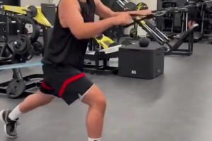 火箭全明星申京休賽期揮汗如雨，下賽季能突破首輪嗎??????