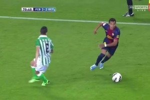 出神入化！小白沒(méi)有傳球給梅西，而是這樣傳給了桑切斯