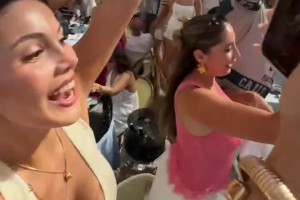 派對(duì)上美女云集啊??老詹這休賽期度假是真享受啊~~