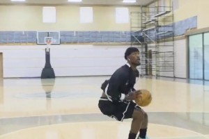 休賽期找不到巴特勒？不是在棋牌室就在訓(xùn)練場(chǎng)??????