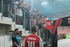 等待多年的前鋒！阿森納官方曬約克雷斯亮相，受到超熱烈歡迎