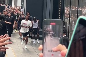 ??他來了！他來了！