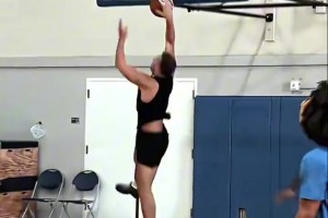 就是手短！一起欣賞當(dāng)年格里芬訓(xùn)練視頻 扣籃王化身控球后衛(wèi)