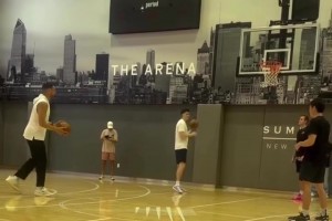 頂級3D的手感還在！克萊-湯普森嘗試左手投籃連進10個球??