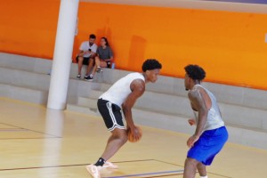 美式單挑！火箭阿門和戴維恩-米切爾5秒進攻限時激烈單挑