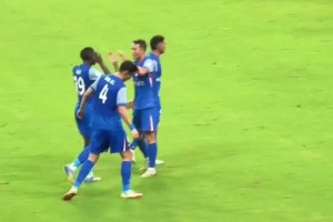 高級神鋒！阿蘇埃連續(xù)三場破門！現(xiàn)場球迷:阿蘇埃牛B，申花是冠軍