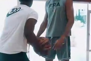 要轉(zhuǎn)型成空間型中鋒了？戈貝爾苦練中投+擋拆后三分！