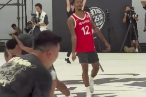 該來的還是來了??莫蘭特中國行對球迷們使出“丟手雷”慶祝