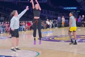 因ACL傷停13個(gè)月的庫里教妹布林克復(fù)出??這熱身狀態(tài)不錯(cuò)啊