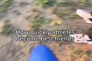 功力不減??！回顧當(dāng)年蘇亞雷斯和梅西熱身時的花式凌空對傳！