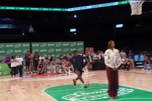 這就是摸籃板上沿的彈跳？26年狀元大熱迪班薩飛越里斯炸扣??