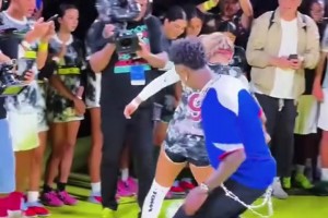 維尼修斯慘遭女球迷穿襠戲耍??