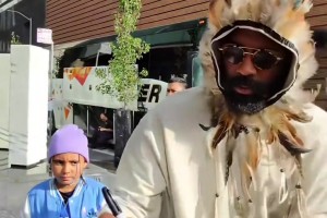 歐文這造型還挺獨特！