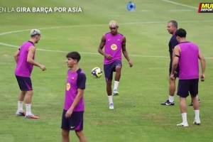 險些重?fù)艚叹?！亞馬爾訓(xùn)練中差點(diǎn)踢到弗里克！